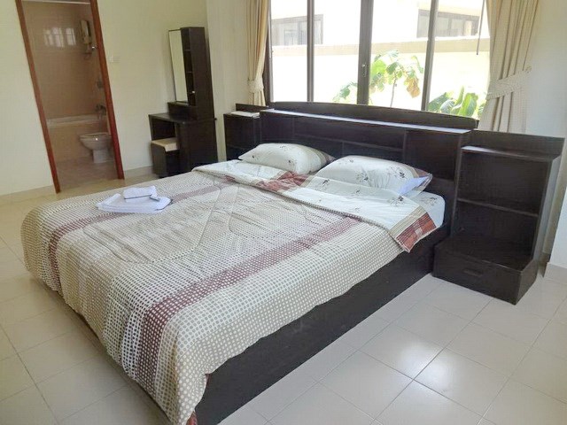 House for rent Jomtien Pattaya showing the master bedroom suite House for rent Jomtien Pattaya showing the master bedroom suite