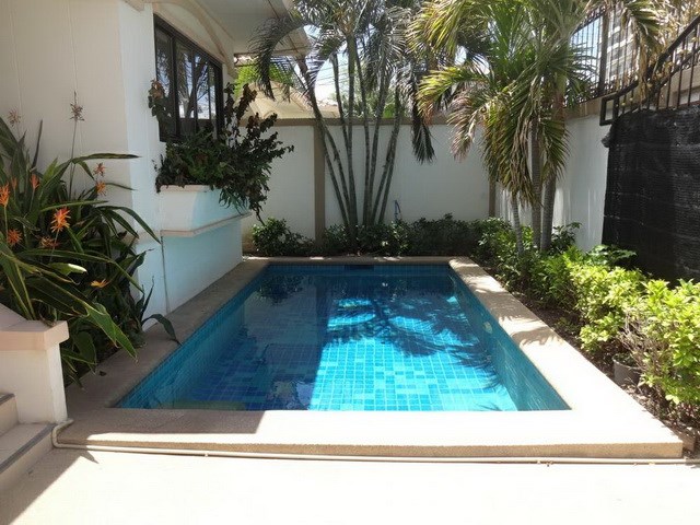 House for rent Jomtien Pattaya showing the private pool House for rent Jomtien Pattaya showing the private pool