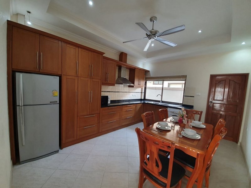 House for sale Jomtien showing the kitchen House for sale Jomtien showing the kitchen