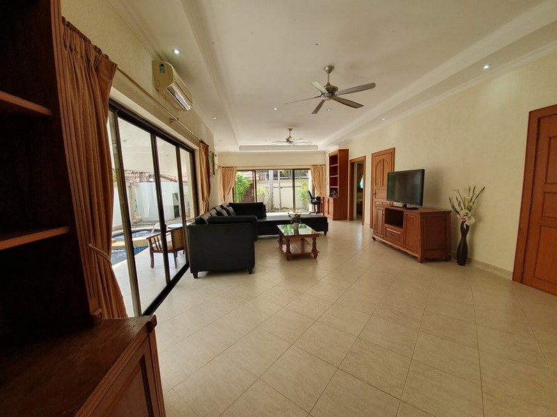 House for sale Jomtien showing the office and living areas House for sale Jomtien showing the office and living areas