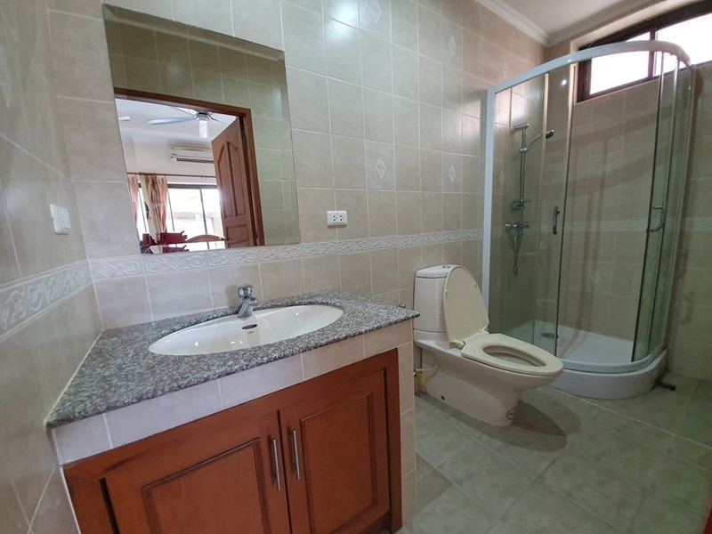 House for sale Jomtien showing the second bathroom House for sale Jomtien showing the second bathroom